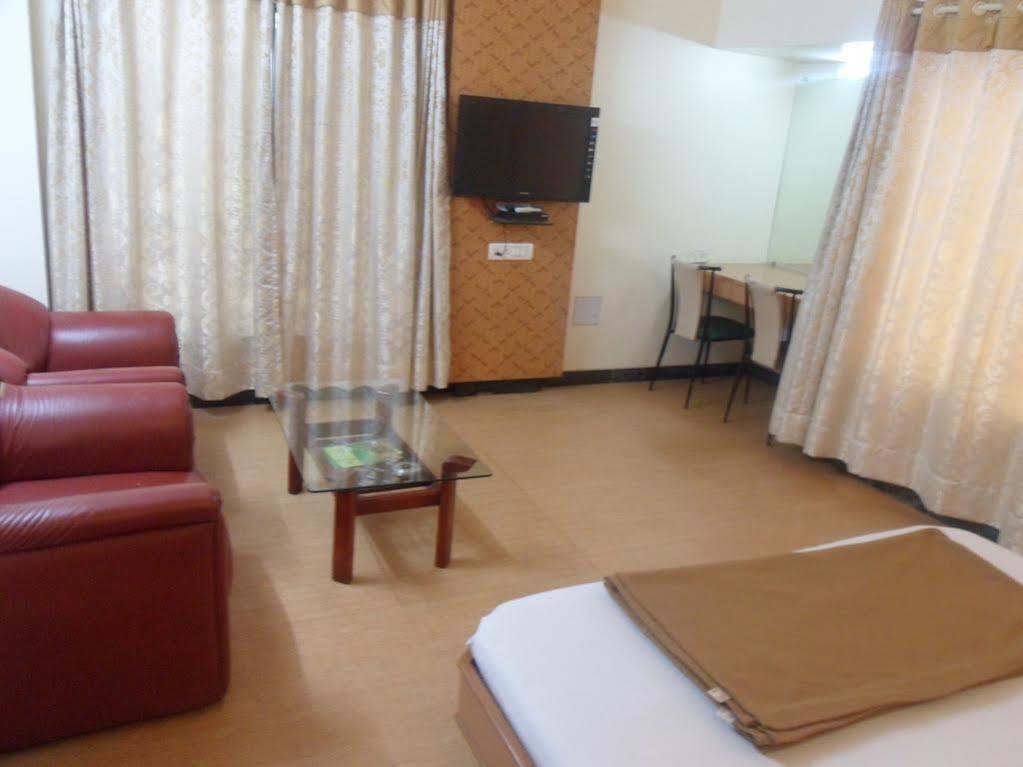 Hotel Pooja International Nashik Exterior foto